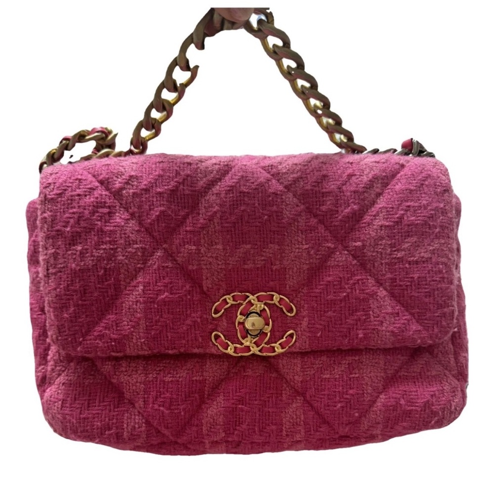Chanel 19 Flap bag . 
 Pink Quilted Women's Bag
Tweed